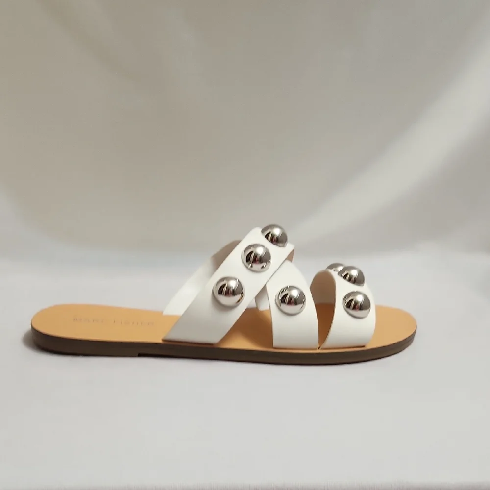 Marc Fisher Bryte 2 Flat White Silver Large Studded Summer Sandals (W Size 8)